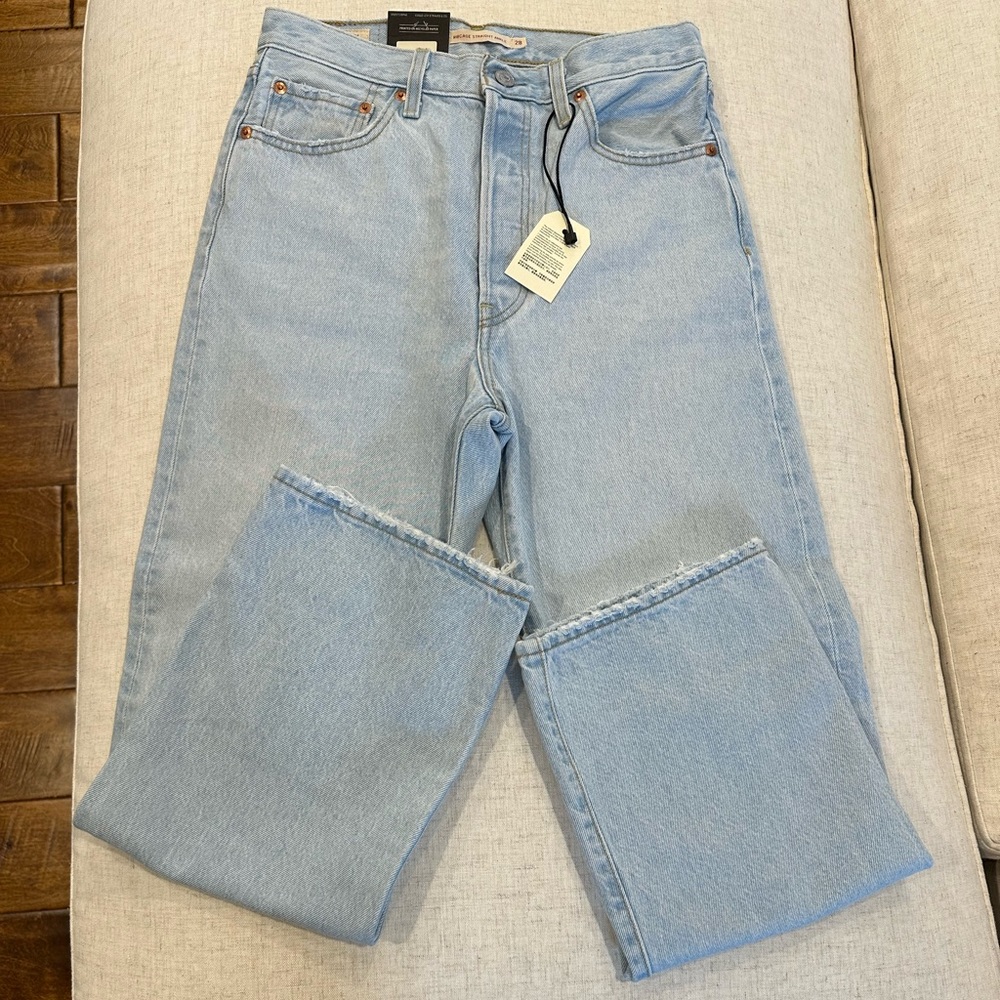 SOLD!!! Levi's Ribcage Straight Ankle Jeans - NWT - Picture 3 of 9